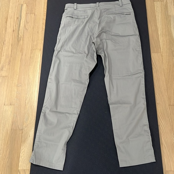 Lululemon commission pant in light gray - Picture 3 of 4